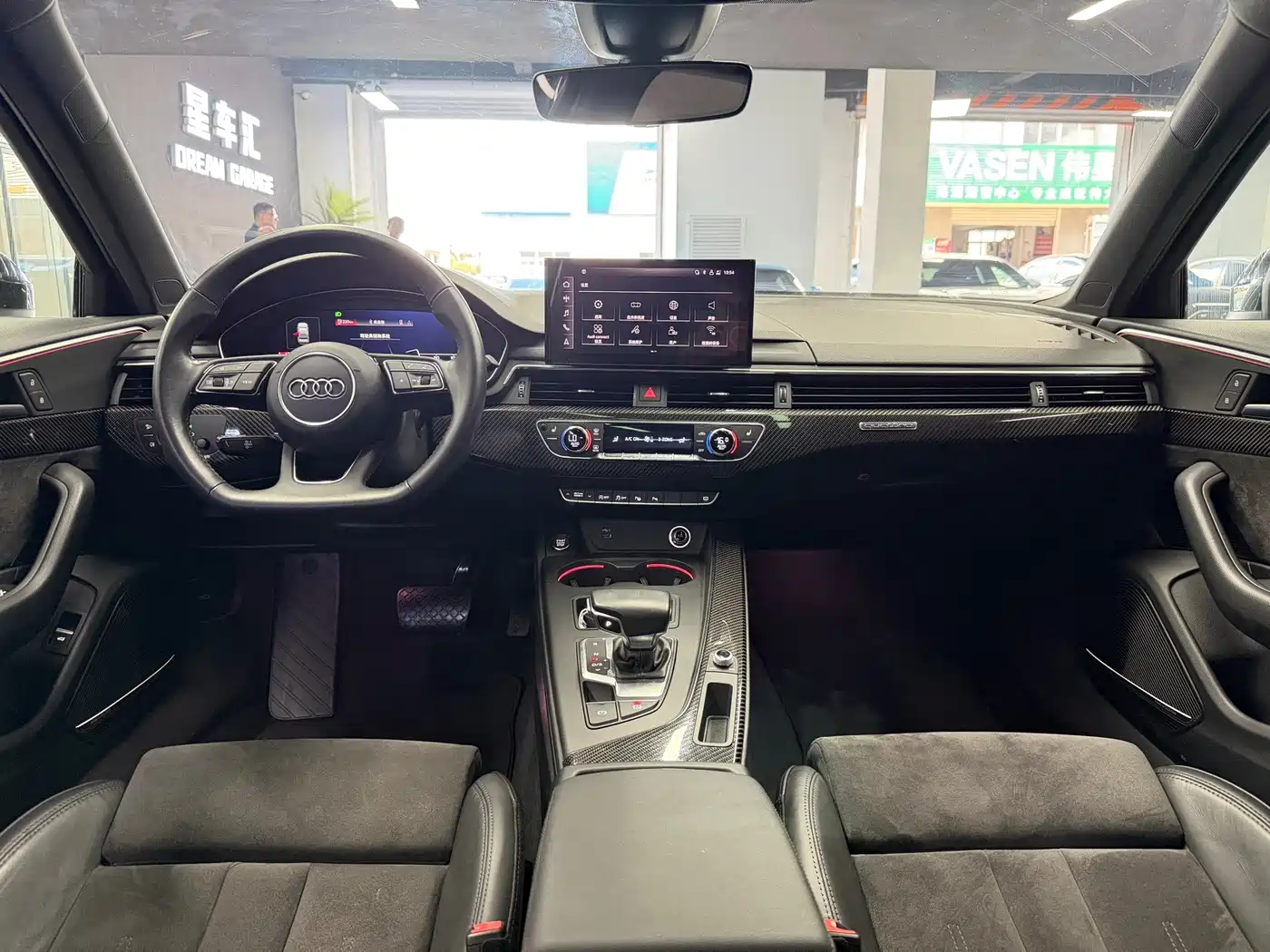 Photo 6 - Audi A4L