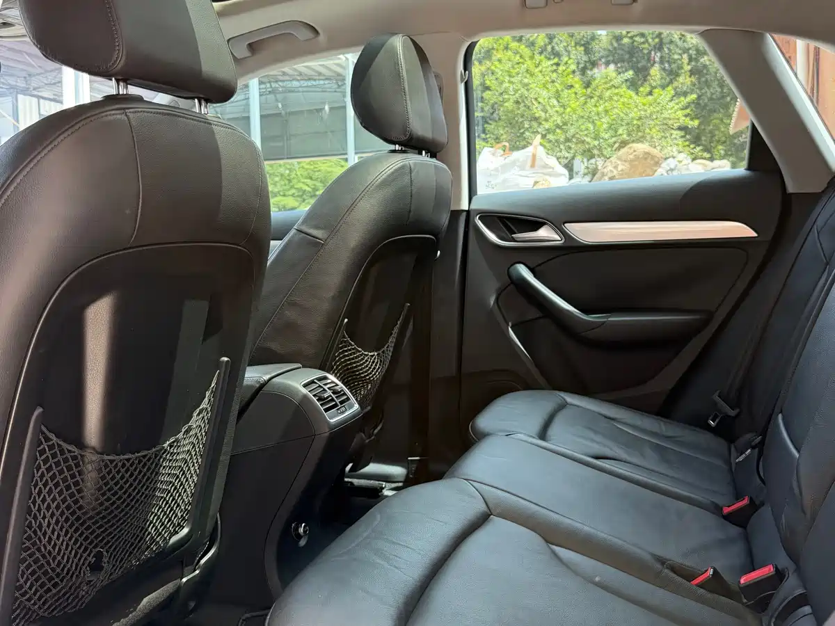 Photo 5 - Audi Q3