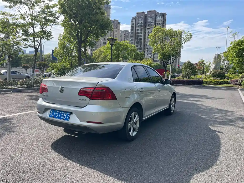 Volkswagen Bora 2013 1.6L Manual Comfort Model фото 8