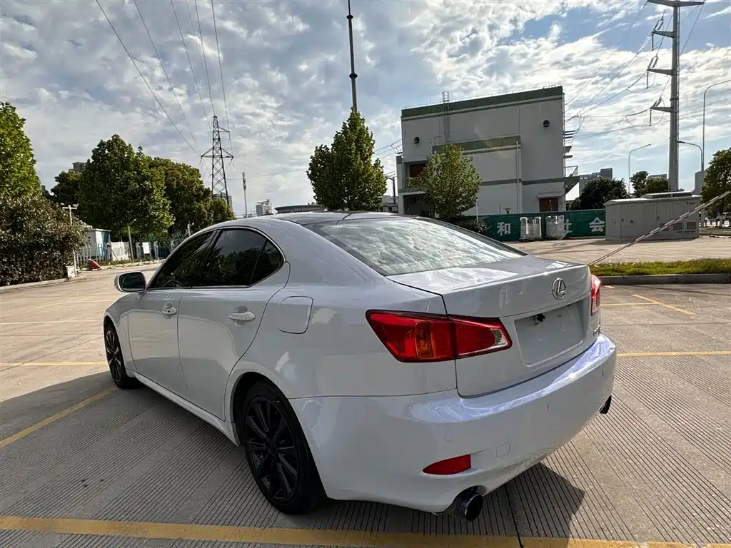 Lexus IS 2009 300 Luxury Edition фото 3