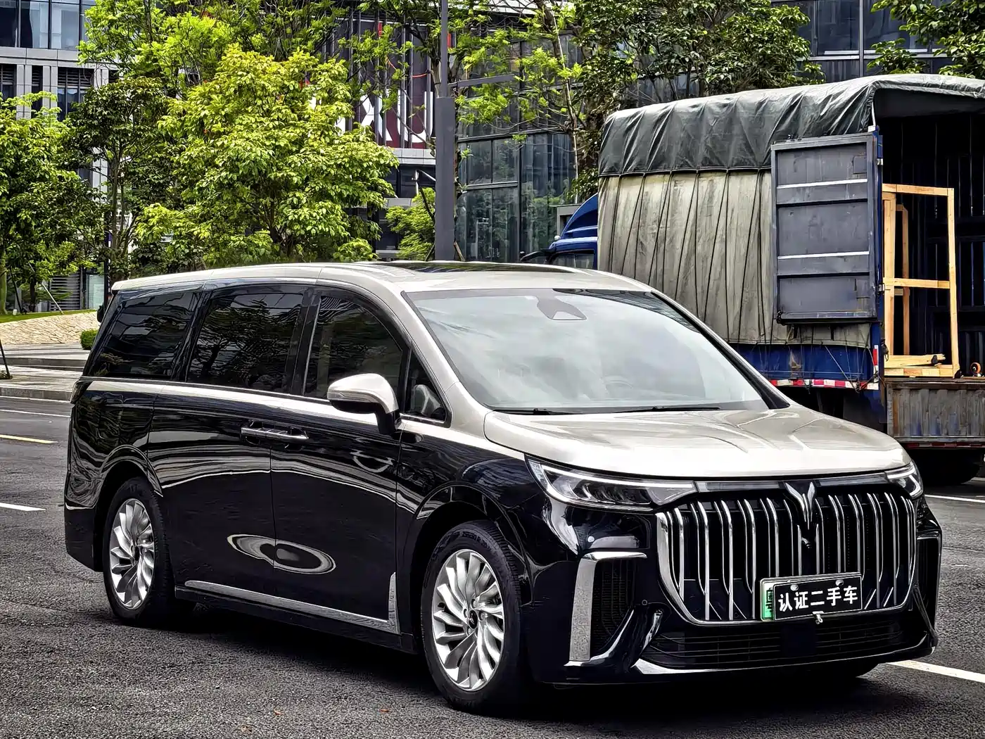 Voyah Auto Voyah Dreamer 2024 PHEV Extended Range Premium Edition фото 3