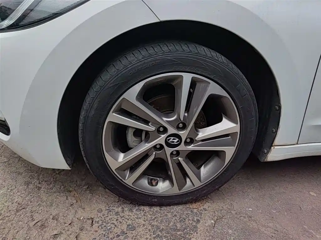 Hyundai Elantra 2016 Model 1.6L Automatic Smart Elite фото 23