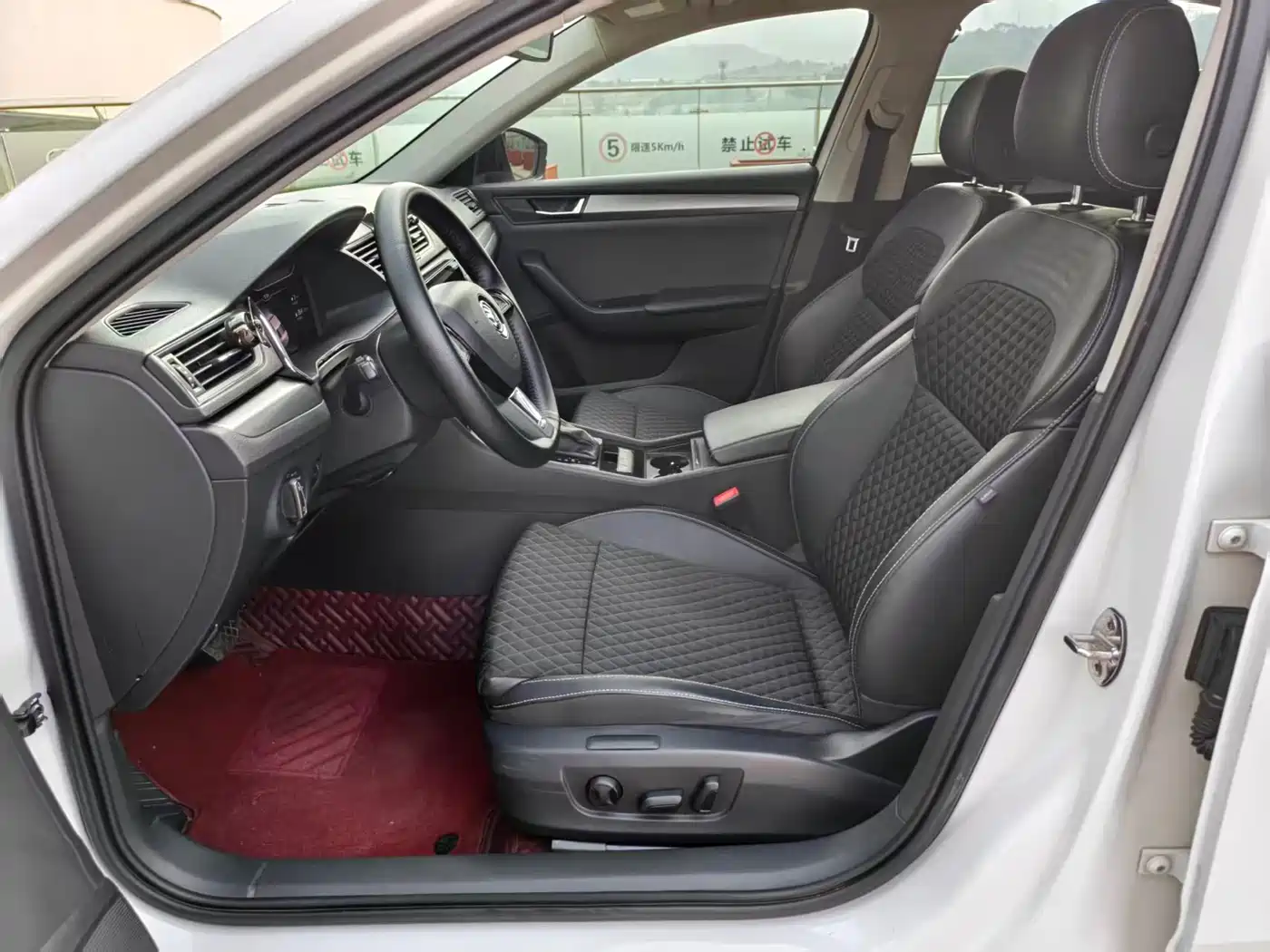 Škoda Superb 2018 TSI330 DSG Comfort Edition China V фото 10