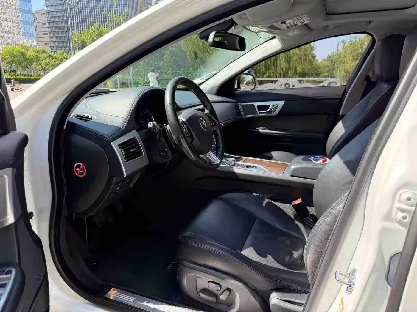 Jaguar XF 2015 2015 XF 2.0T Style Edition