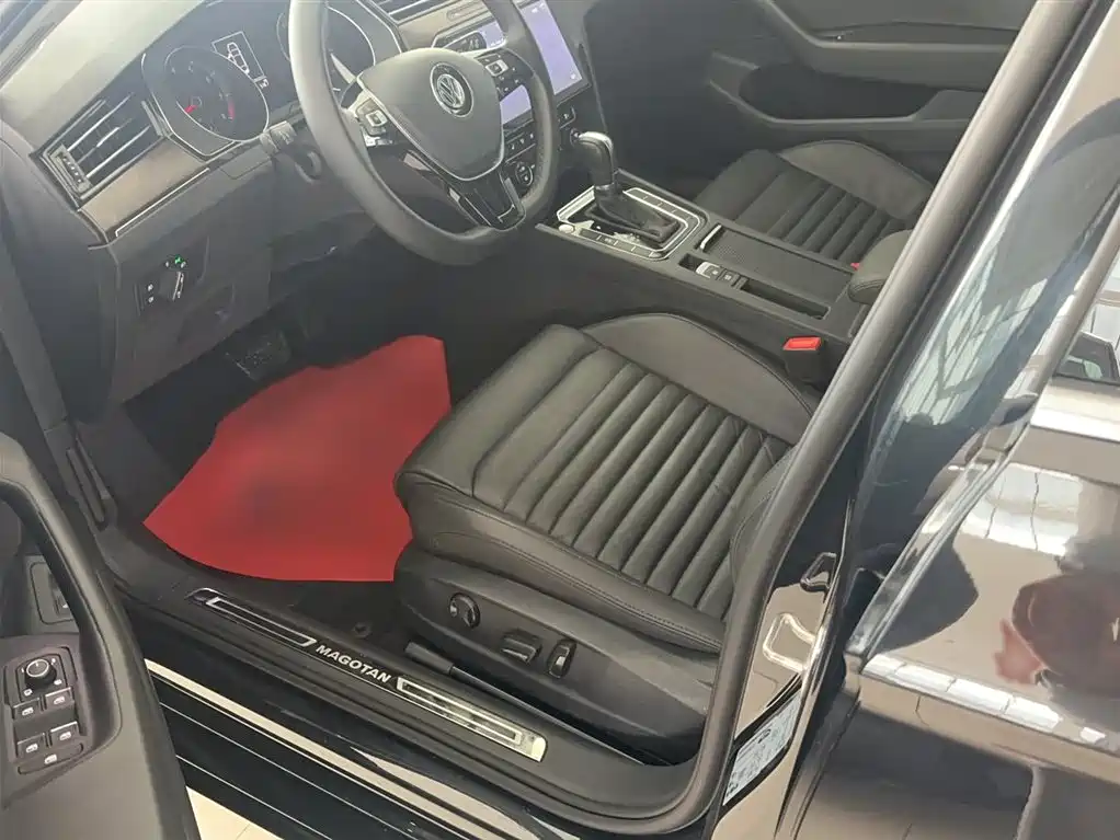 Volkswagen Magotan 2018 Facelift 330TSI DSG Luxury фото 13