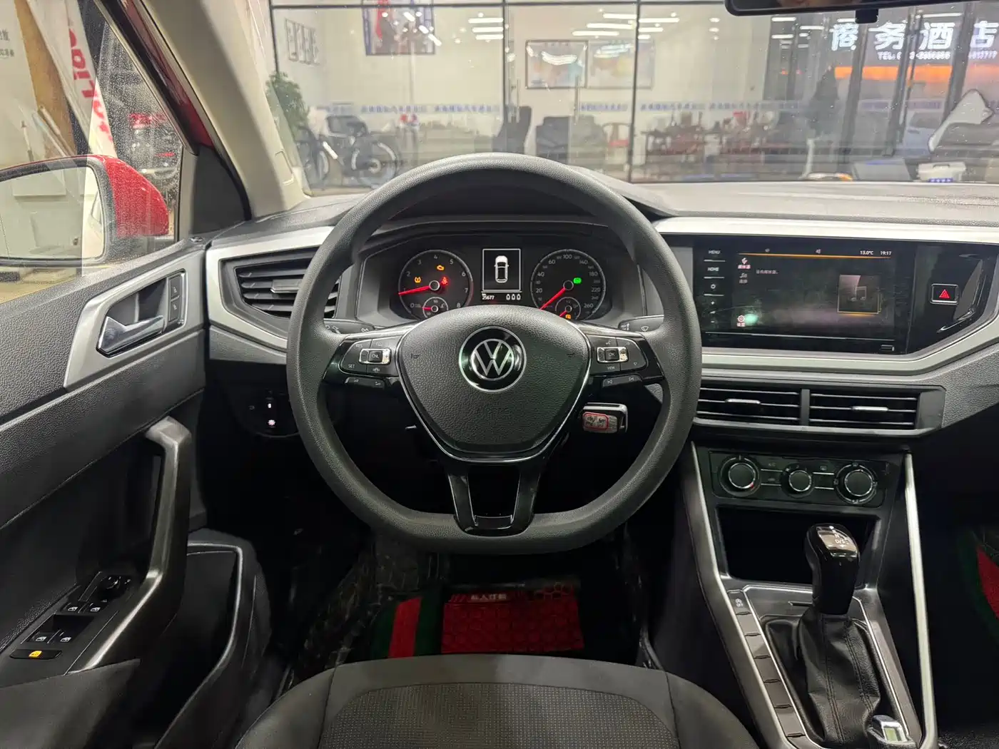 Volkswagen Polo 2021 Plus 1.5L Automatic Panorama Enjoyment Edition фото 16
