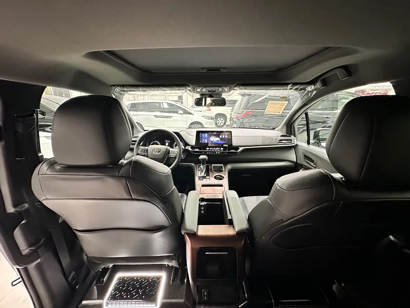 Toyota Granvia 2026 2024 2.5L Hybrid Luxury