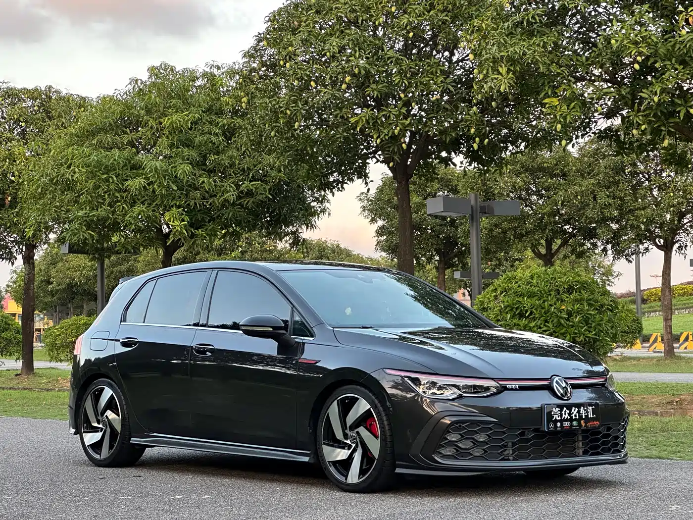 Volkswagen Golf GTI 2021 Facelift 380TSI DSG GTI фото 2