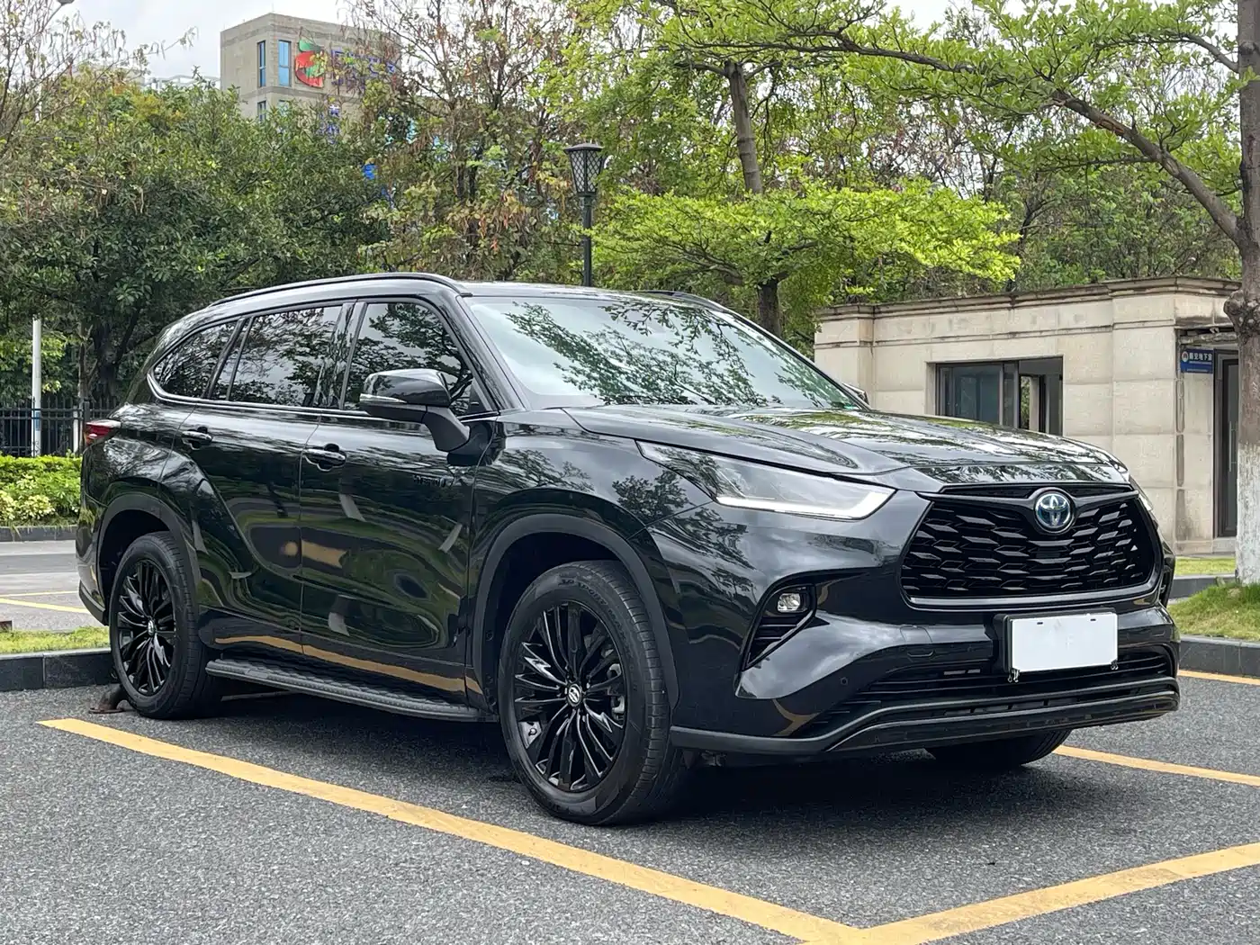 Toyota Highlander 2023 2.5L Smart Hybrid AWD Knight Edition 7-Seater фото 3