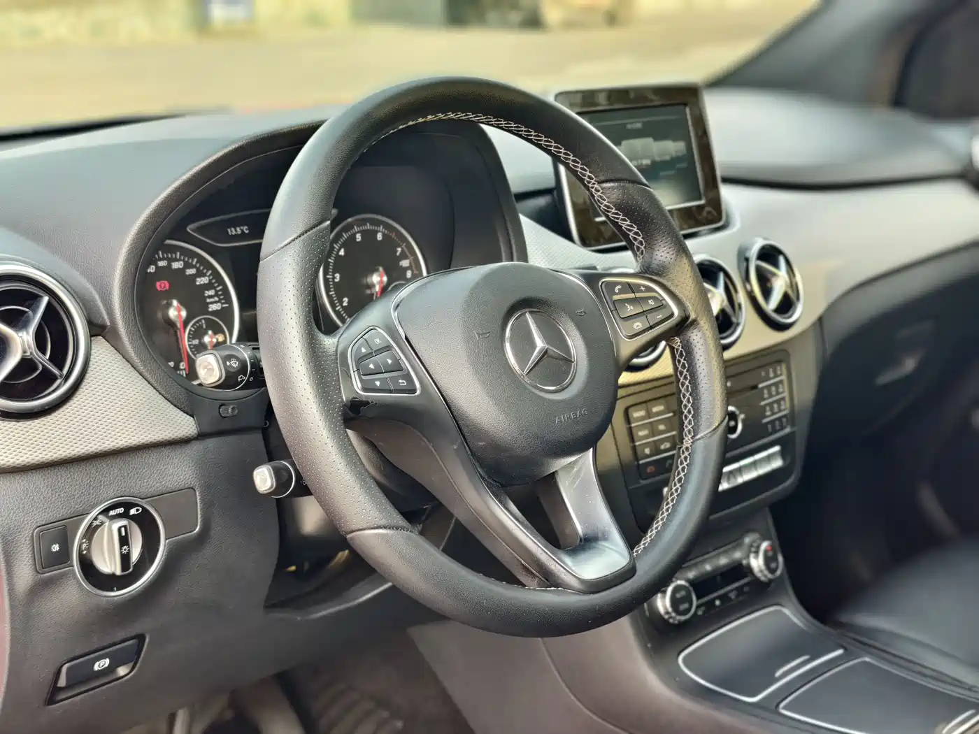 Mercedes-Benz B-Class 2017 B 200 Luxury фото 22