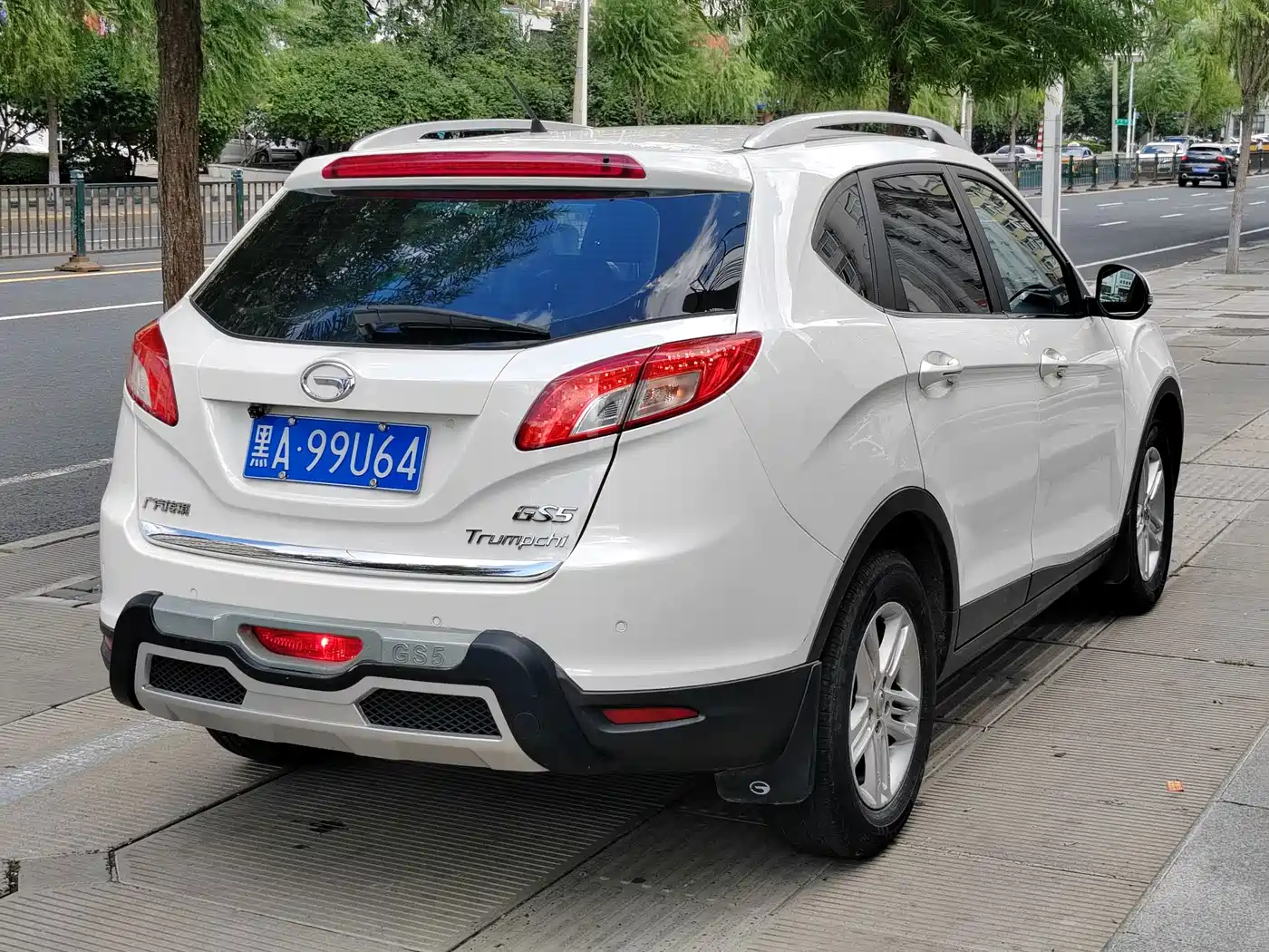 GAC Trumpchi Trumpchi GS5 2015 2014 2.0L Automatic 2WD Premium Edition