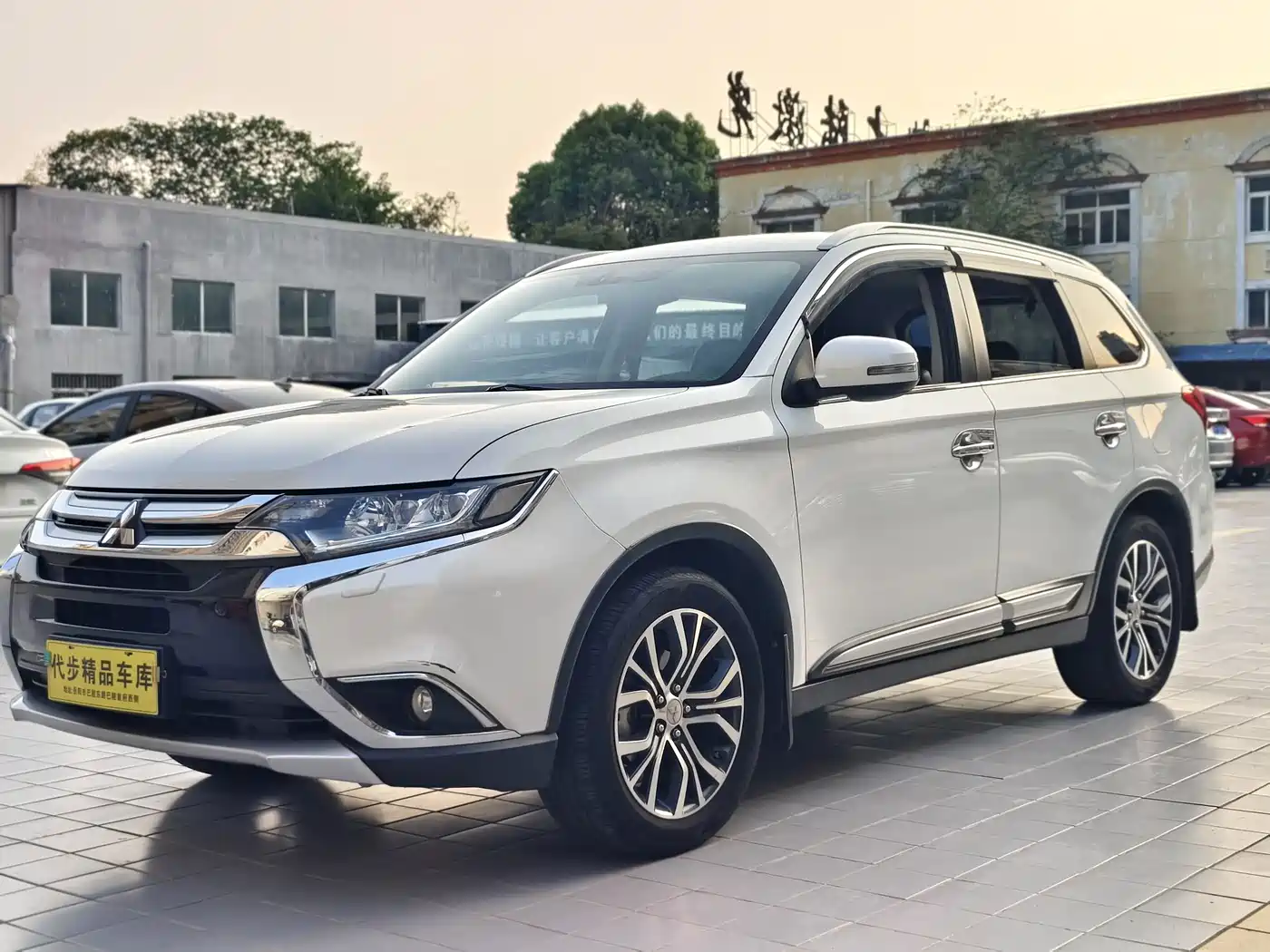 Mitsubishi Outlander 2017 2016 2.4L 4WD Luxury Edition 7-seater