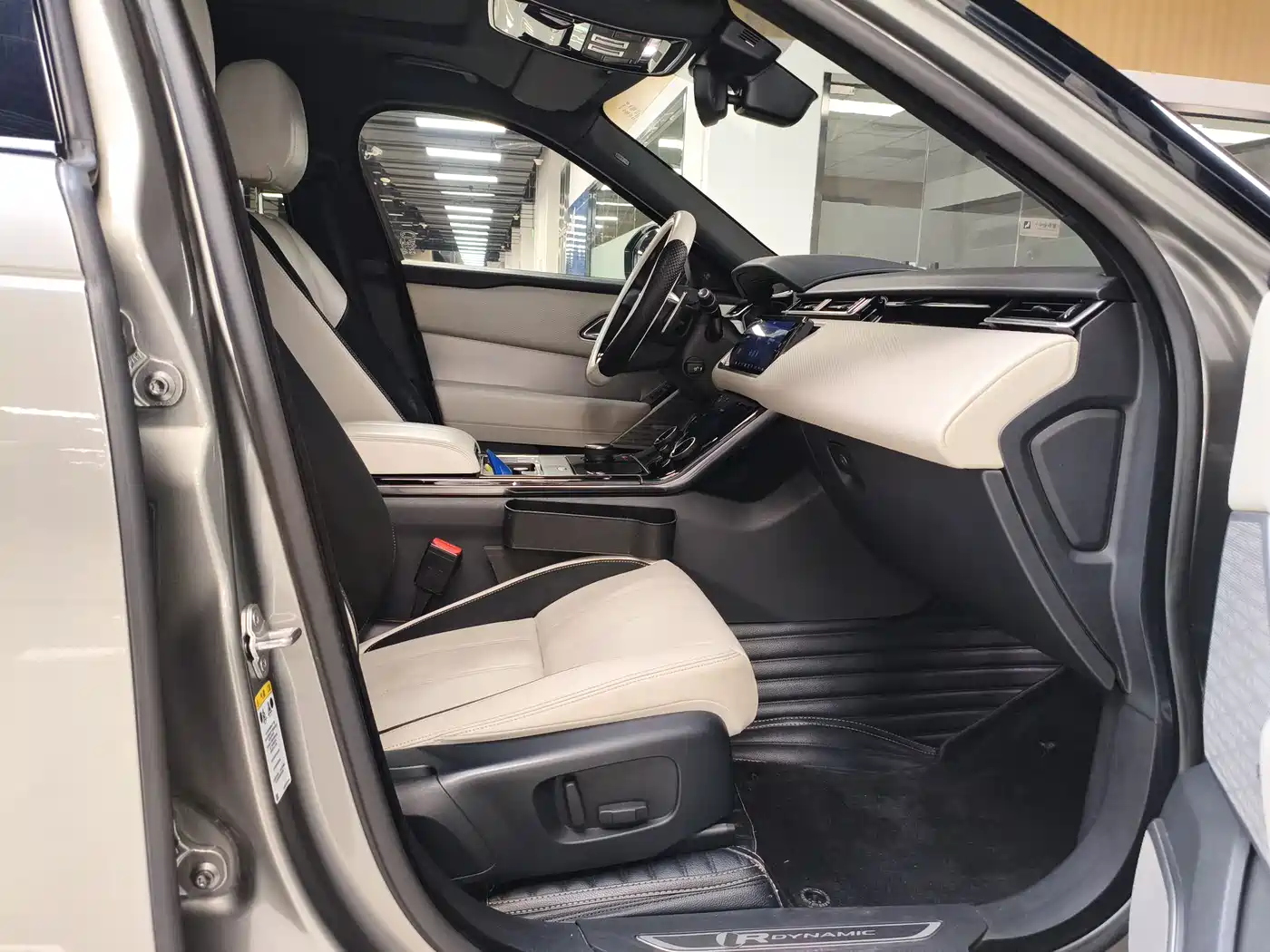 Land Rover Range Rover Velar 2017 P380 R-DYNAMIC SE фото 28