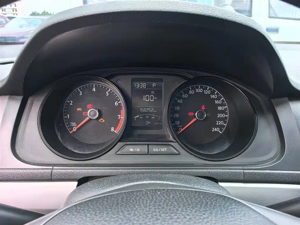 Volkswagen Lavida 2015 1.6L Automatic Trend Edition фото 11