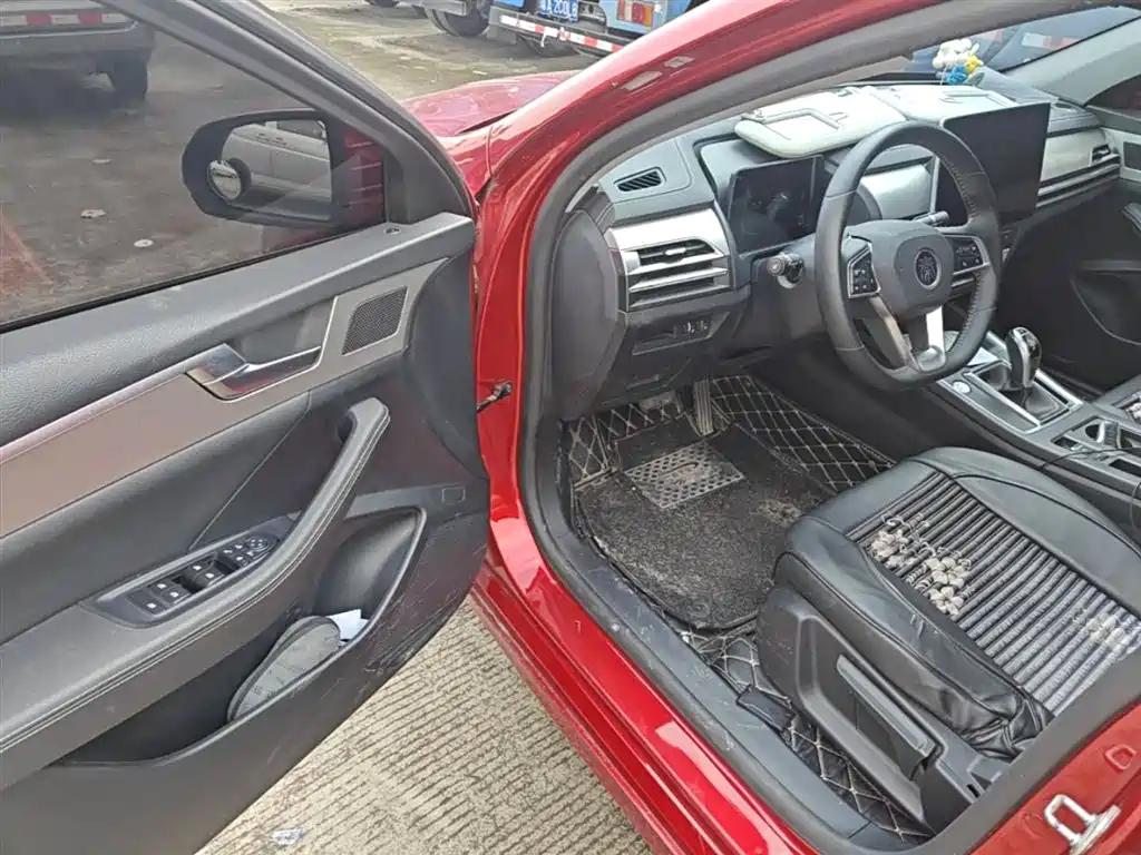 BYD Qin Pro 2018 1.5TI Automatic Smart Connected Dynamic Edition фото 16
