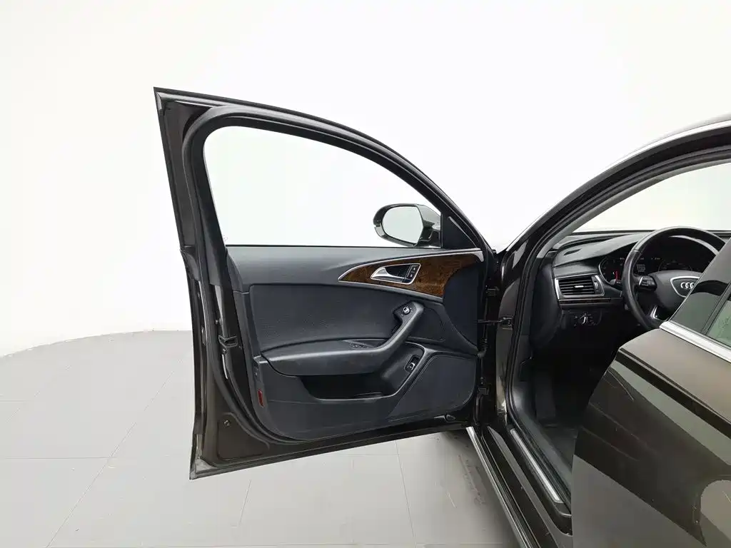 Фото 8 - Audi A6L