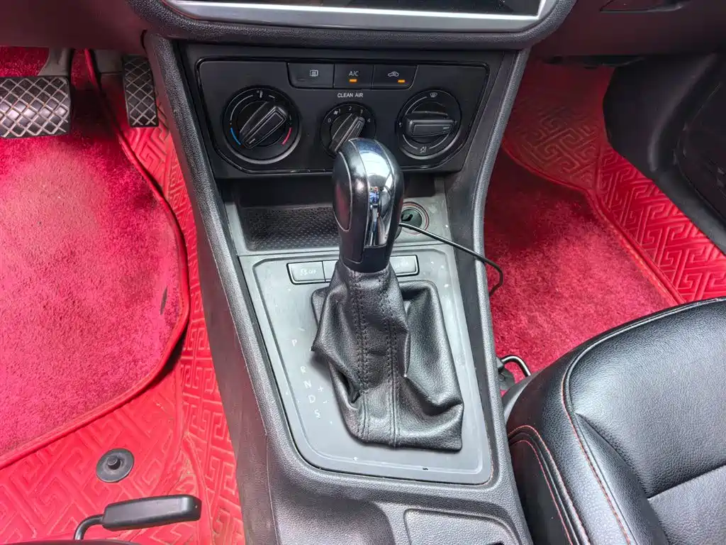 Volkswagen Lavida 2015 1.6L Automatic Trend Edition фото 13