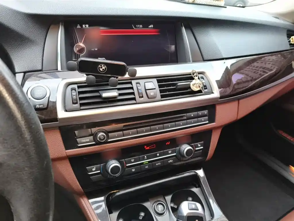 BMW 5 Series 2014 525Li Leading фото 6