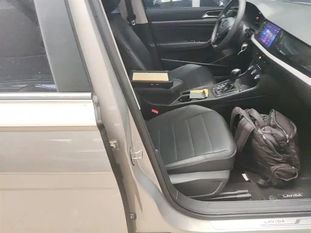 Volkswagen Lavida 2021 1.5L Auto Comfort Edition фото 25