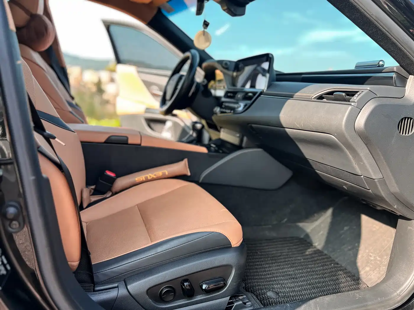 Lexus ES 2023 200 Excellence Edition фото 4