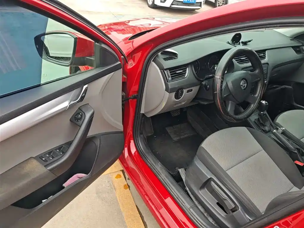Škoda Octavia 2015 1.6L Automatic逸致版 фото 16