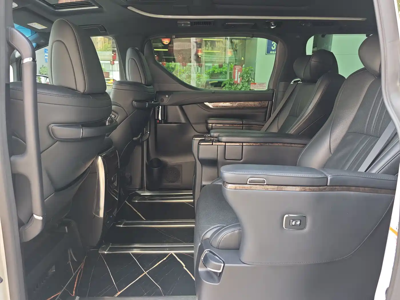 Toyota Alphard 2020 Hybrid 2.5L Premium Edition фото 24