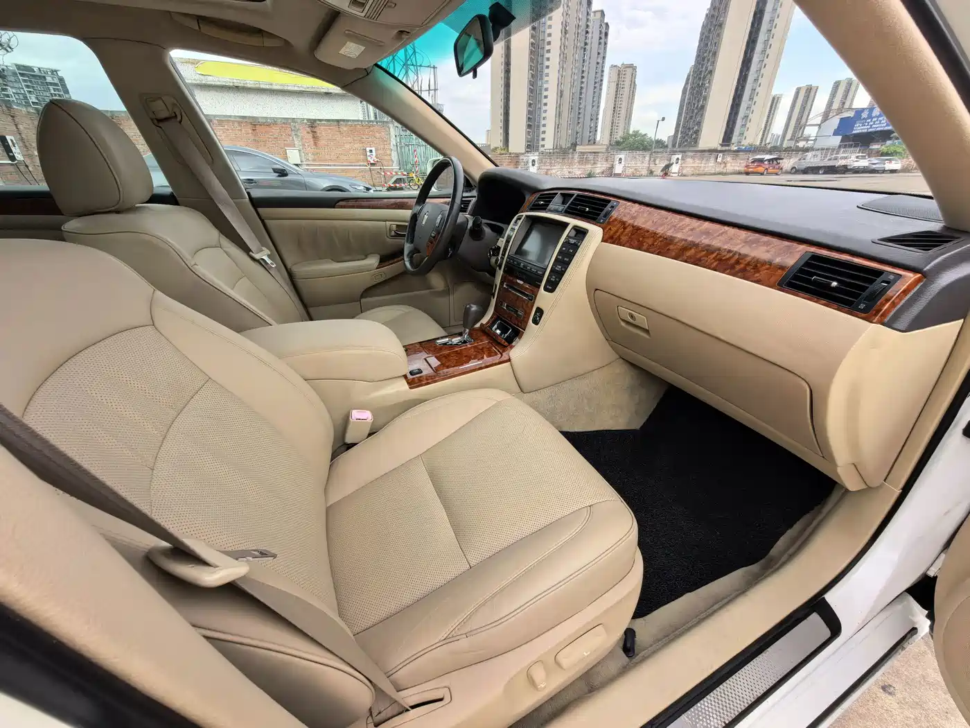 Photo 11 - Toyota Crown