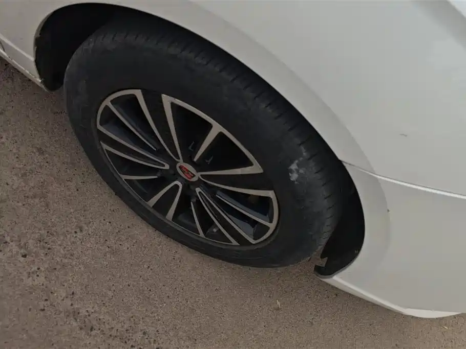 ROEWE EI5