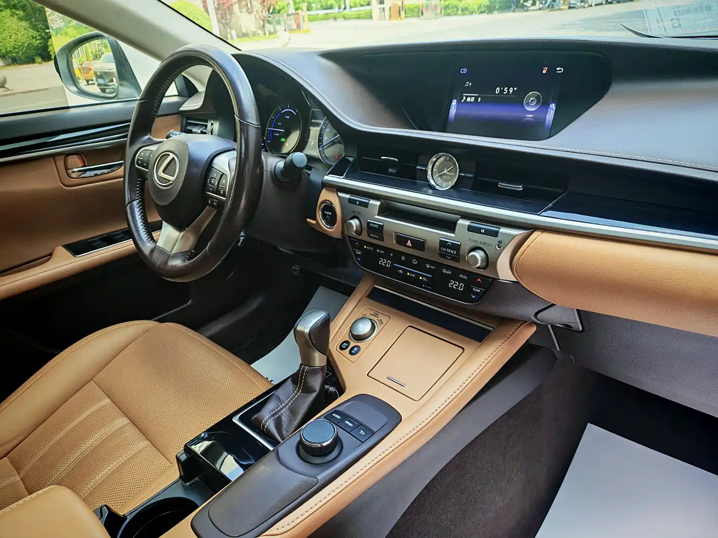 Lexus ES 2015 300h Comfort Edition фото 17