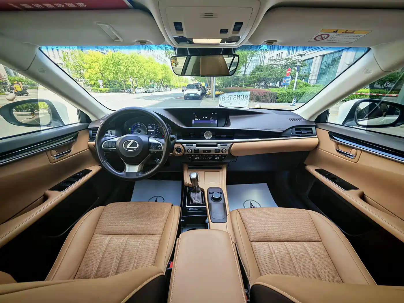 Lexus ES 2015 300h Comfort Edition фото 19