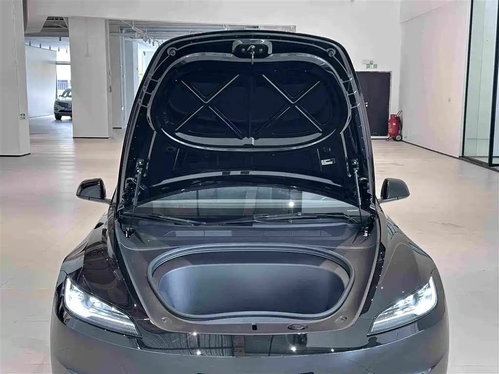 Tesla Model 3 2026 2025 Model Year Facelift Long Range All-Wheel Drive