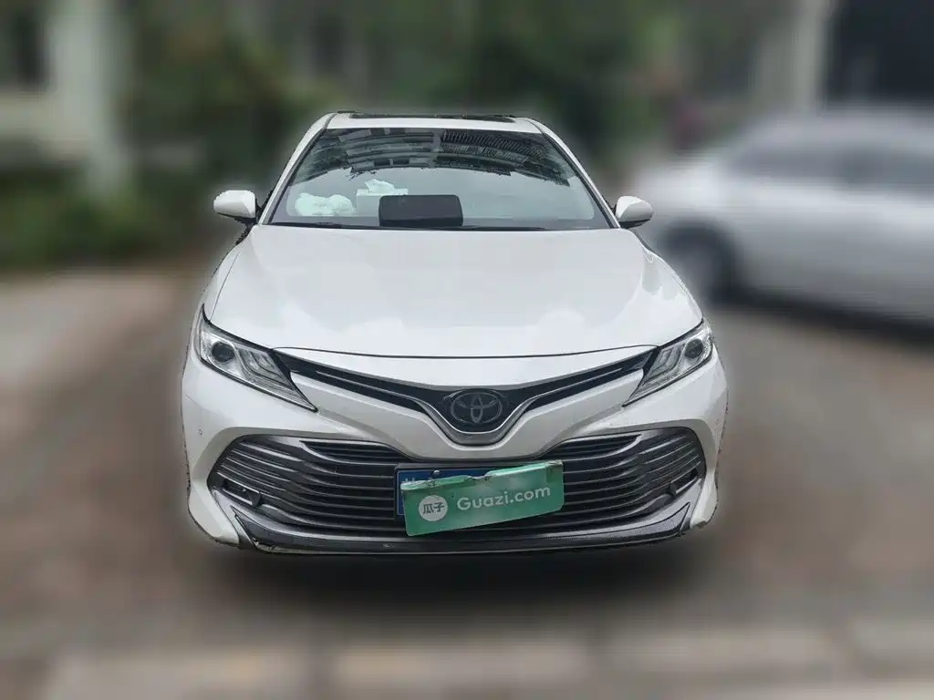 Фото 24 - Toyota Camry