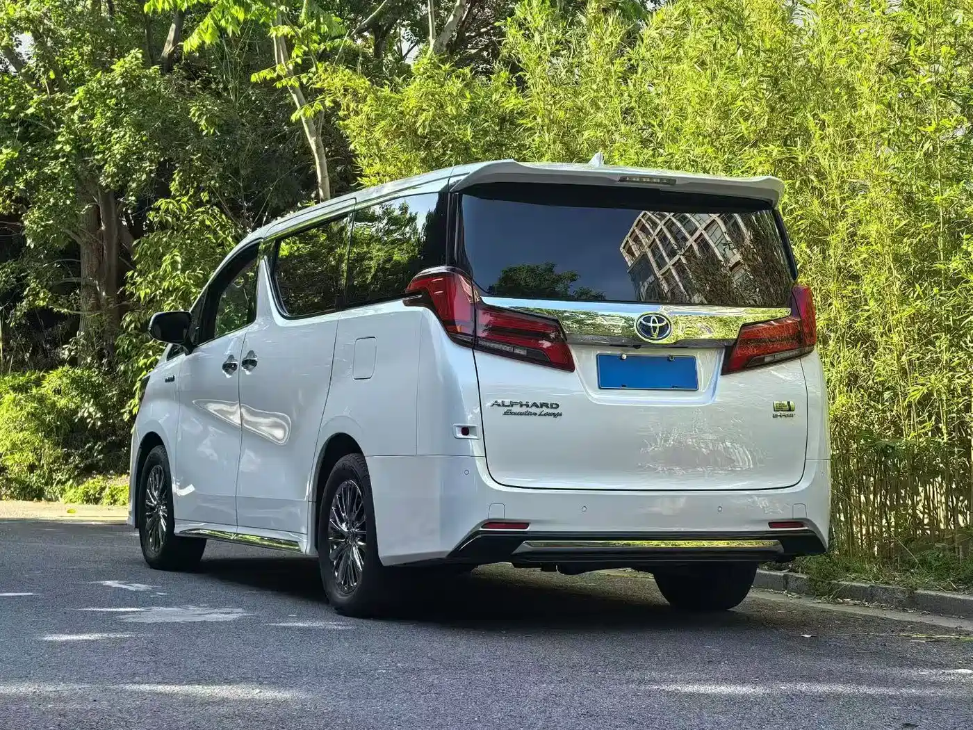 Toyota Alphard 2021 Hybrid 2.5L Ultimate фото 4