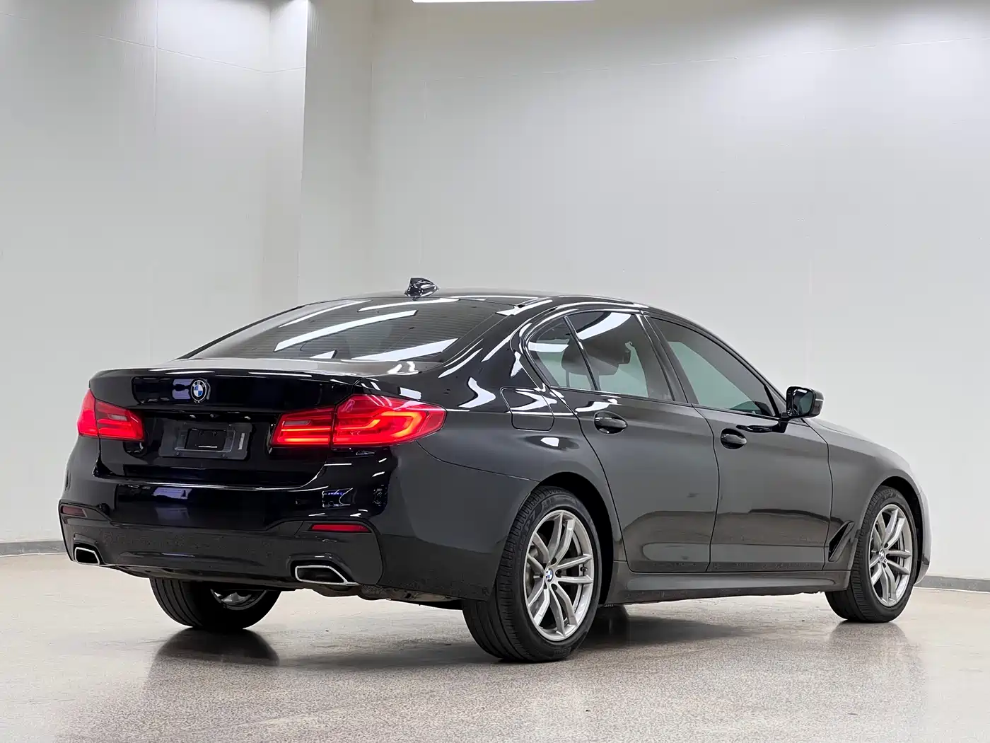 BMW 5 Series (Import) 2020 Model 525i M Sport Package фото 31