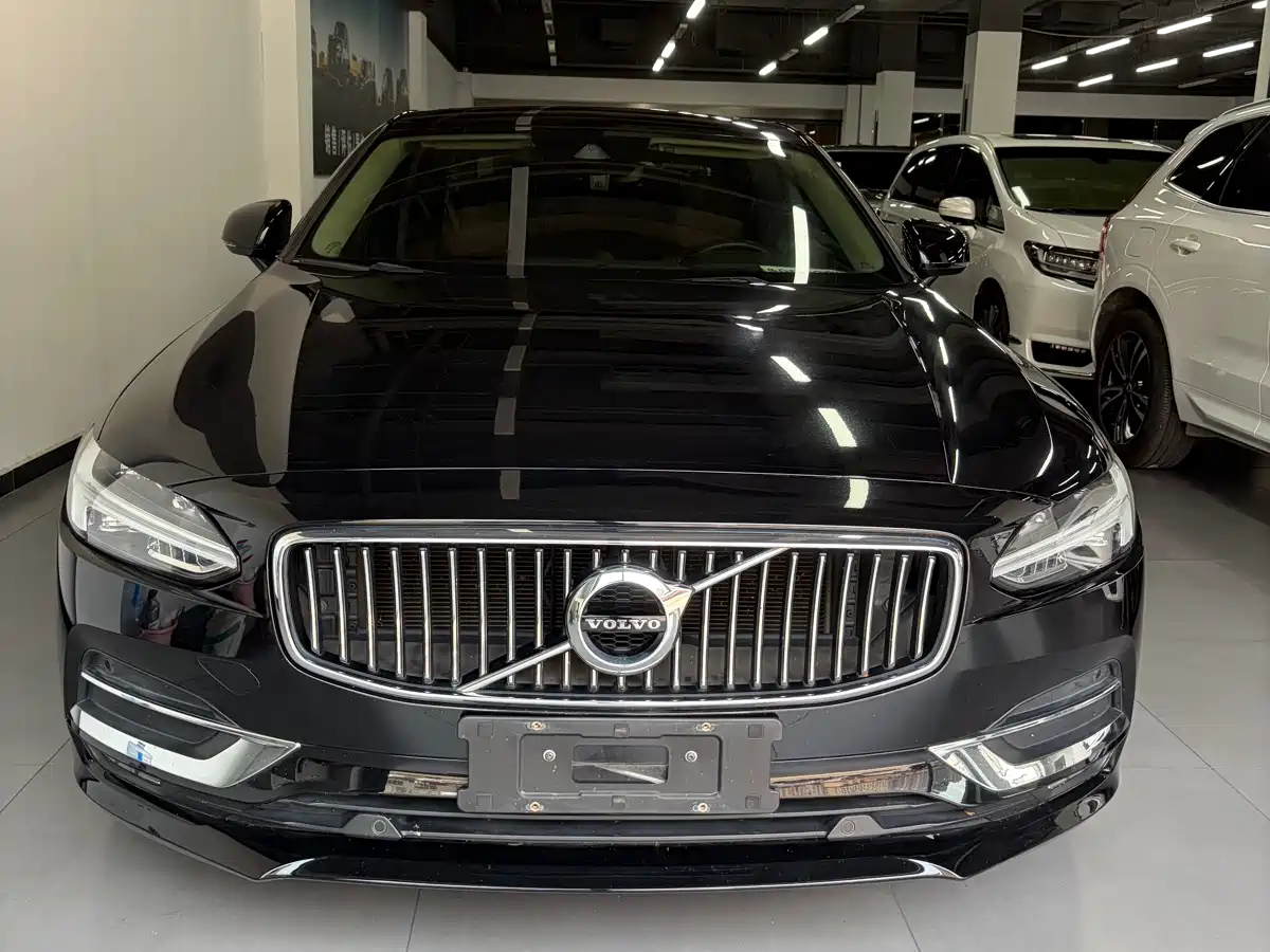 Фото 2 - Volvo S90