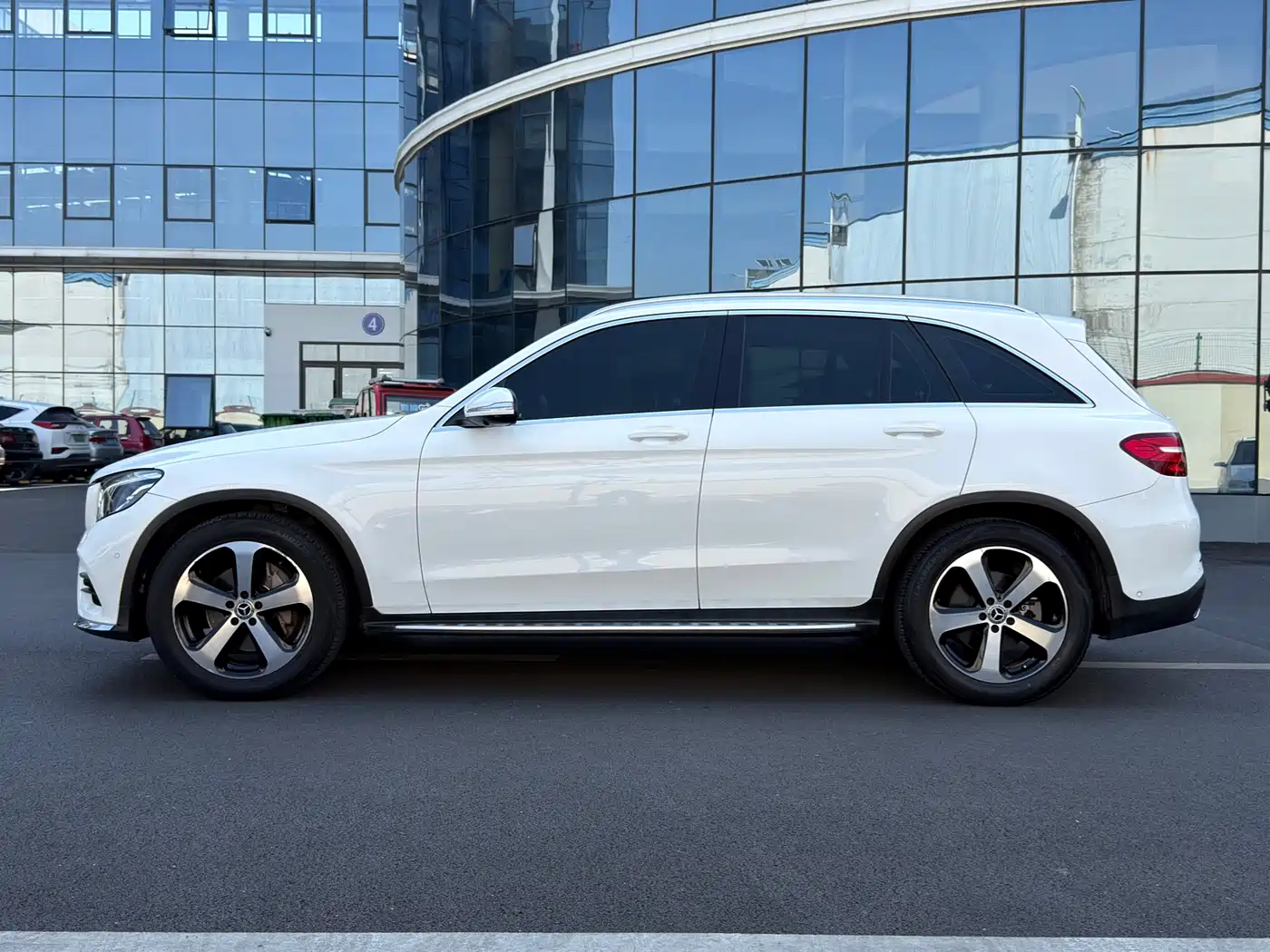 Mercedes-Benz GLC 2018 GLC 260 4MATIC Luxury фото 3