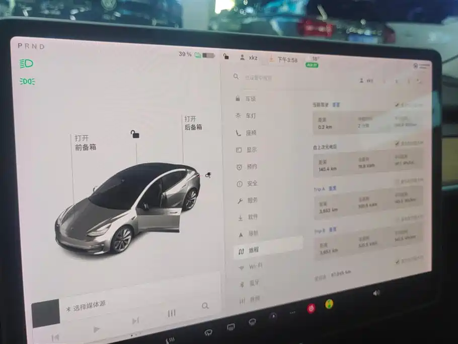 TESLA MODEL 3