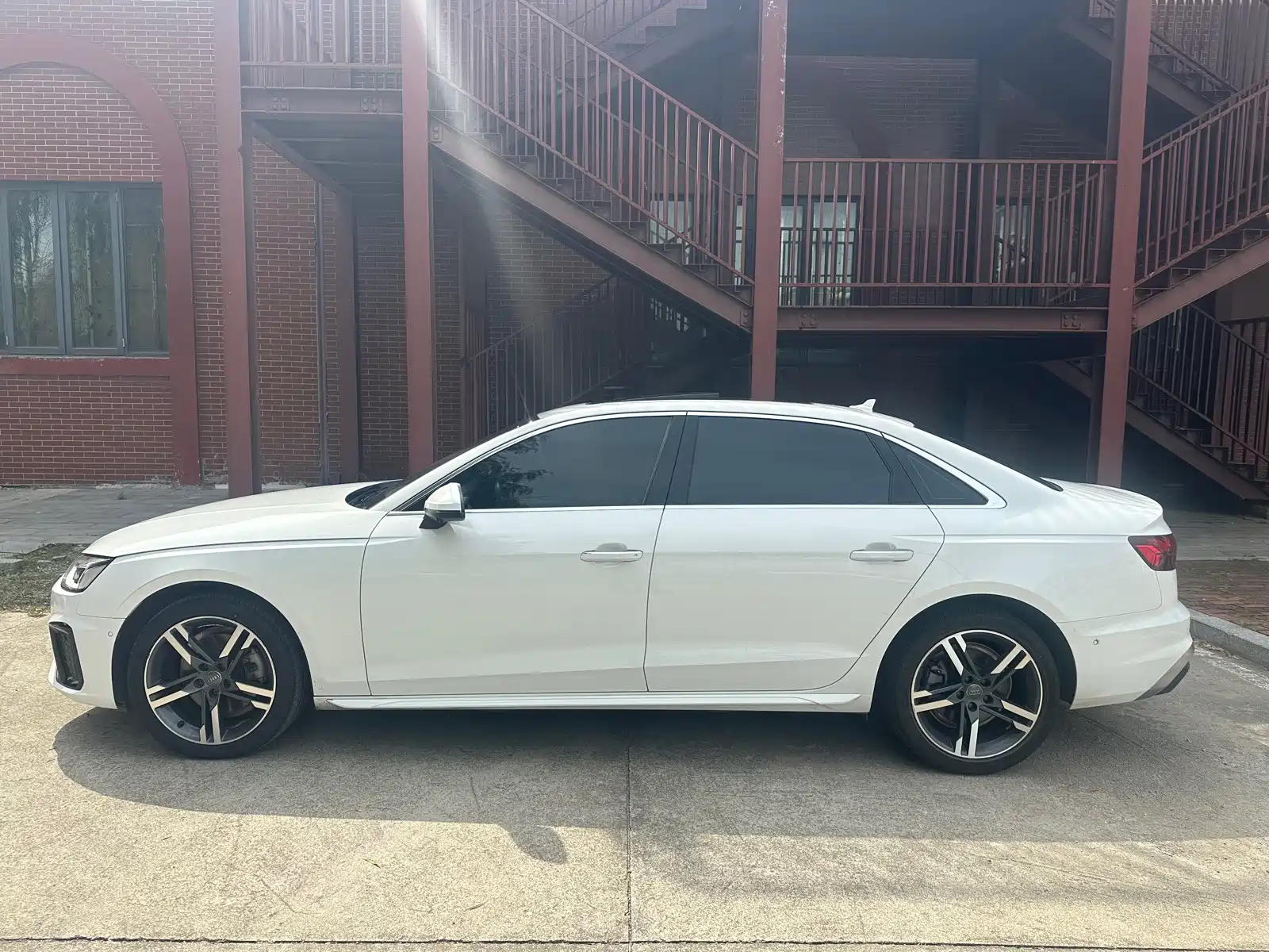 Фото 7 - Audi A4L