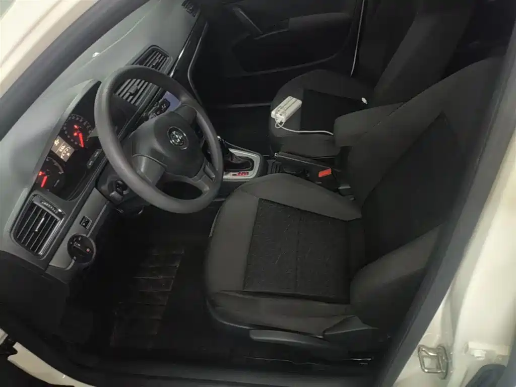 Volkswagen Lavida 2017 1.6L Automatic Comfort Edition фото 15