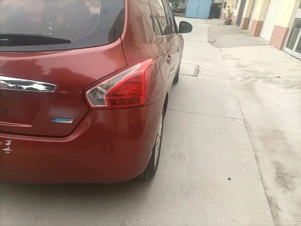 Photo 8 - Nissan Tiida