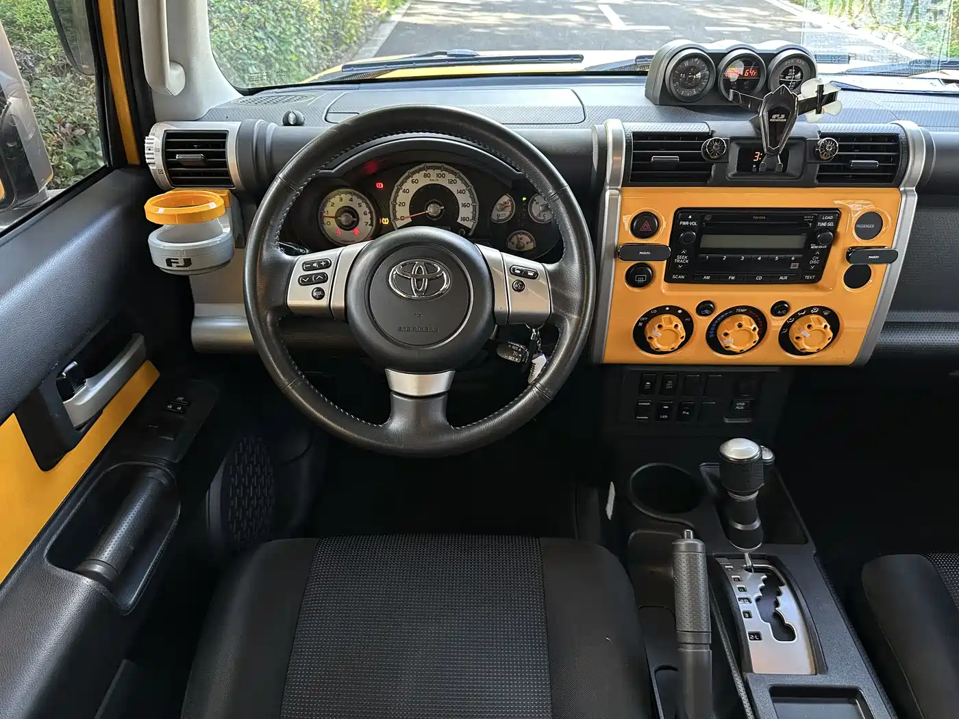 Toyota FJ Cruiser 2013 4.0L фото 10