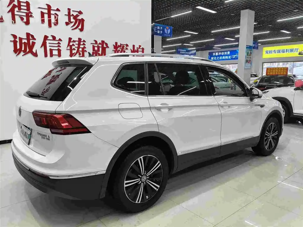 Volkswagen Tiguan L 2019 330TSI Automatic 2WD Panorama Comfort Edition China VI фото 6