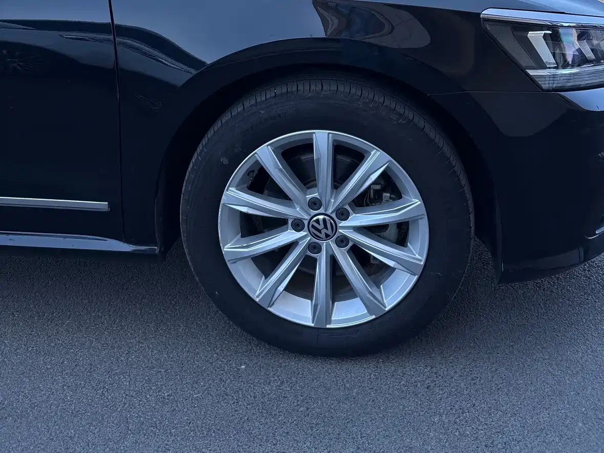 Volkswagen Passat 2017 330TSI DSG Prestige фото 7