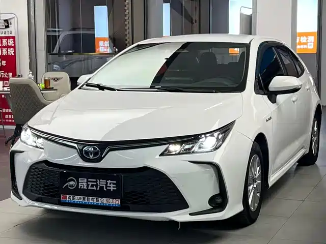 Toyota Corolla 1.8L, интеллектуальный гибрид, два мотора, Авангард
