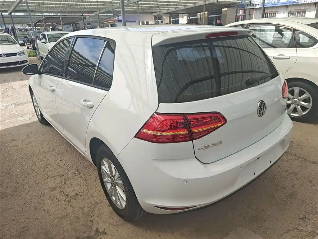 Volkswagen Golf 2016 1.6L Automatic Fashion фото 22