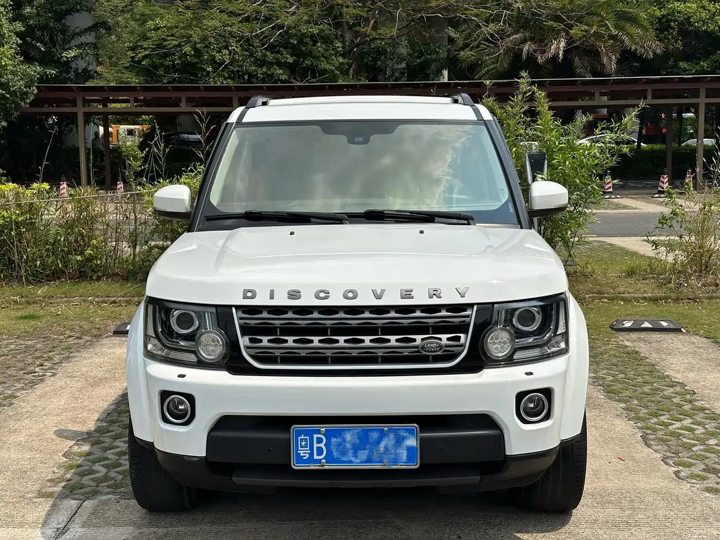 Land Rover Discovery 2015 3.0 SC V6 SE фото 2