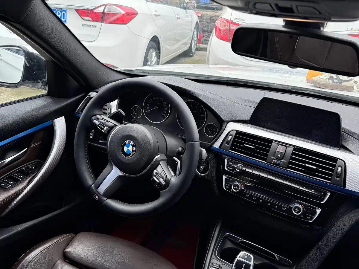 BMW 3 Series 2019 320i M Sport Package фото 9