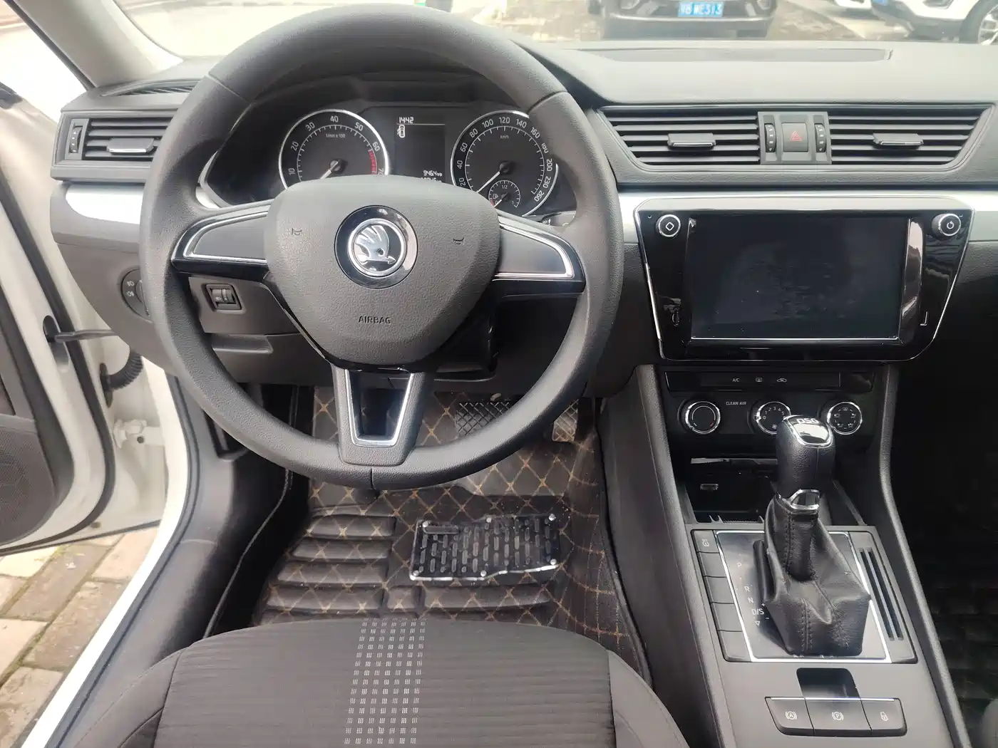 Škoda Superb 2016 TSI280 DSG Advance Edition фото 11