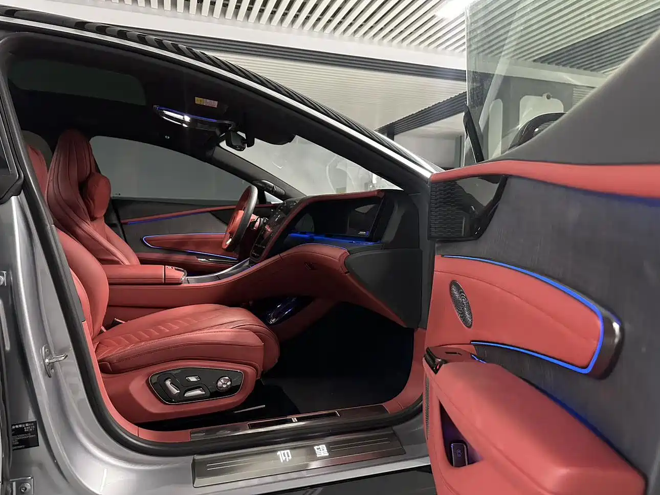 Yangwang U7 2025 EV 5-Seater Luxury фото 21