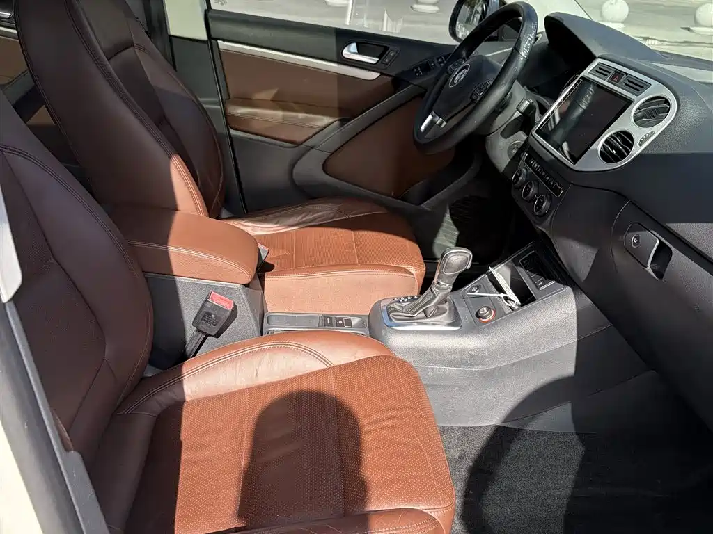 Volkswagen Tiguan 2015 2.0TSI Automatic 4WD Luxury фото 19
